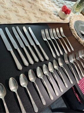 Vintage 1847 Rogers Bros IS Silverplate 
30 piece